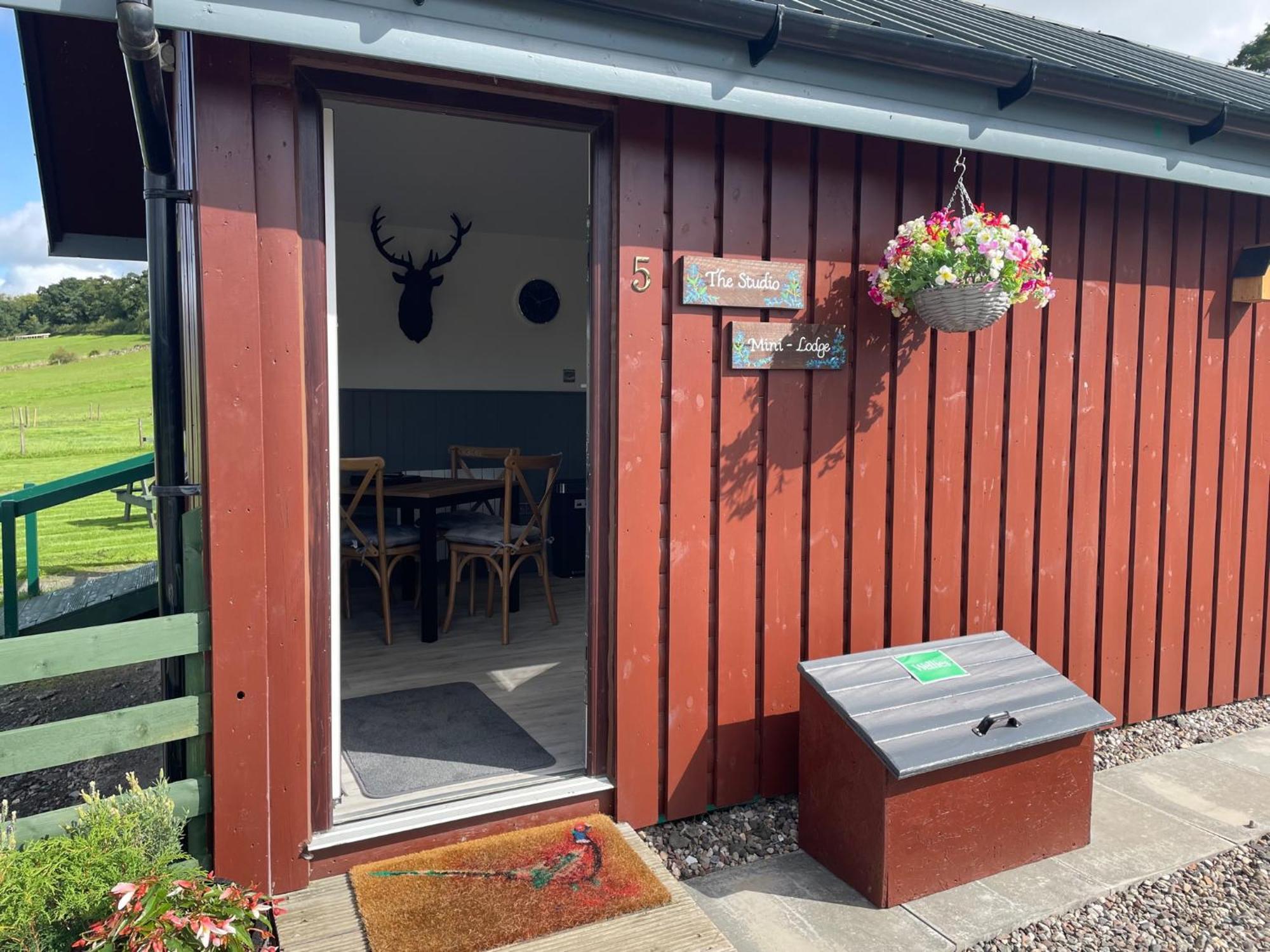 Wellsfield Farm Holiday Lodges 스털링 외부 사진