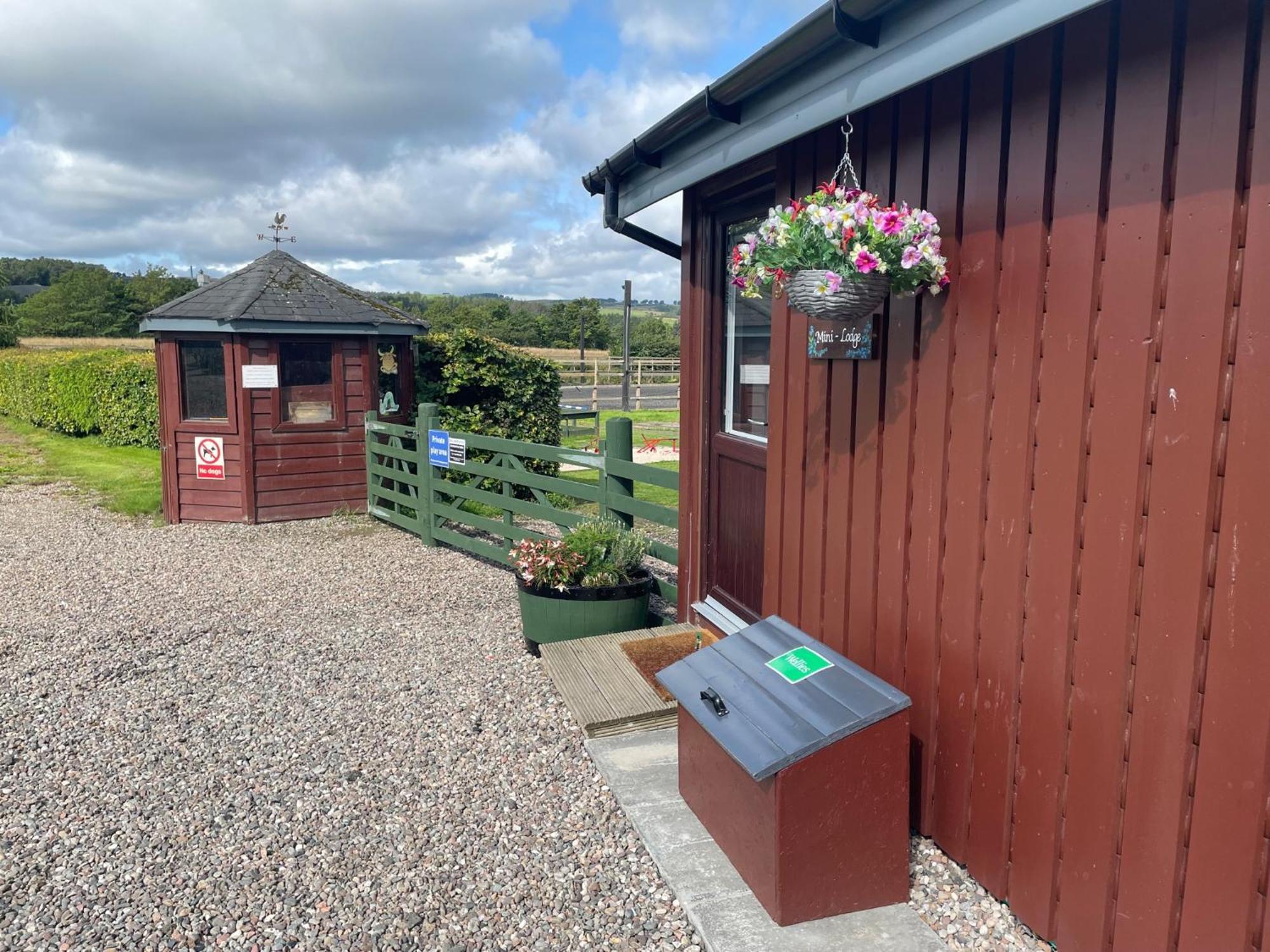 Wellsfield Farm Holiday Lodges 스털링 외부 사진